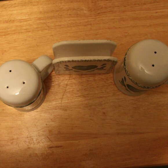 Green Heart Napkin Holder, Salt and Pepper Shaker - Picture 2 of 4